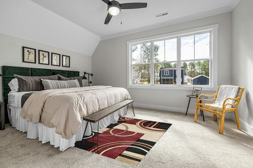 GLORY RUGS Area Rug Modern 5x7 Dark Red Soft Hand Carved Contemporary Floor Carpet with Premium Fluffy Texture for Indoor Living Dining Room and Bedroom Area. in Grey Traditional Bedroom with King Bed