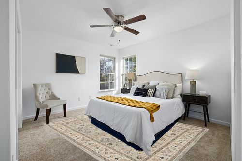 SAFAVIEH Aspen Collection Area Rug - 8' x 10', Moss & Ivory, Handmade Traditional Wool, Ideal for High Traffic Areas in Living Room, Bedroom (APN601W) in White and Yellow Modern Bedroom