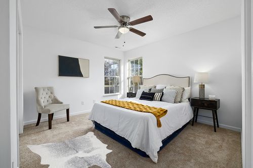 Loloi II Bryce Collection BZ-02 Grey/Silver 3'-10" x 5' Accent Rug in White and Yellow Modern Bedroom