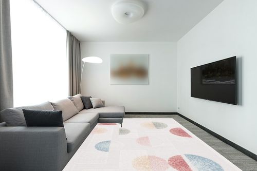 Safavieh Sarasota Collection Area Rug - 9' x 12', Grey & Pink, Mid-Century Modern Design, Non-Shedding & Easy Care, Indoor/Outdoor & Washable-Ideal for Patio, Backyard, Mudroom (SAR116F) in Modern Living Room with Grey Couch