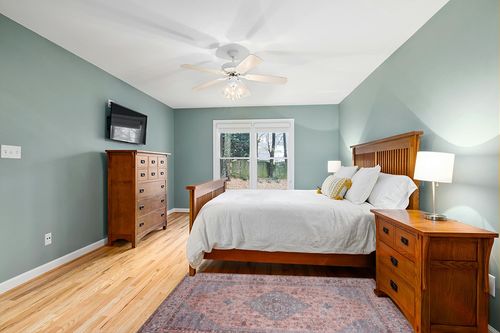 Adiva Rugs Machine Washable Area Rug with Non Slip Backing for Living Room, Bedroom, Bathroom, Kitchen, Printed Vintage Home Decor, Floor Decoration Carpet Mat (Pink, 4' x 6') in Teal and Orange Wood Bedroom