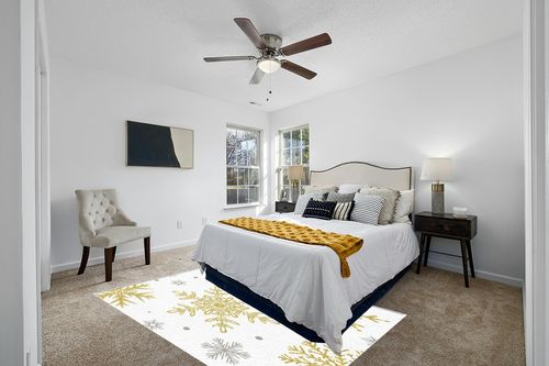 Christmas Area Rug 5 x 8, Washable Bedroom Rug Non-Slip Kitchen Rugs Non Shedding Floor Cover Mat Runner Rug for Living Room Dining Room Outdoor Carpet Romantic White Golden Snowflake in White and Yellow Modern Bedroom