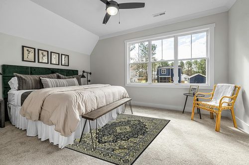 GlowSol Area Rugs 5x8 Persian Vintage Area Rug Large Bedroom Rug Non-Slip Traditional Living Room Rug, Non-Shedding Distressed Medallion Dining Mat Indoor Carpet for Office Entry, Gray 5x8 in Grey Traditional Bedroom with King Bed