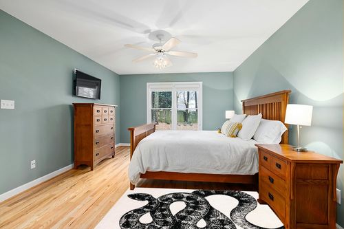 nuLOOM Modern Slithering Serpent Machine Washable Area Rug, 4x6, Black in Teal and Orange Wood Bedroom