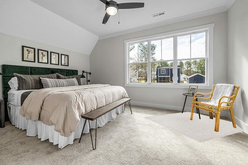 nuLOOM Wynn Braided Indoor/Outdoor Area Rug, 6' Square, Ivory in Grey Traditional Bedroom with King Bed