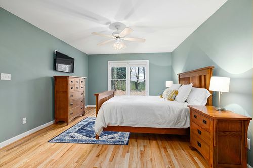 GAOMON Bohemian Washable Area Rug 5x7 Vintage Living Room Rug, Large Non-Slip Boho Bedroom Throw Mat,Blue Floral Printed Non-Shedding Carpet for Dining Room Dorm,Blue in Teal and Orange Wood Bedroom