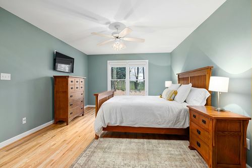 Loloi II Margot Collection MAT-01 Antique/Sage 3'-6" x 5'-6" Accent Rug feat. CloudPile in Teal and Orange Wood Bedroom