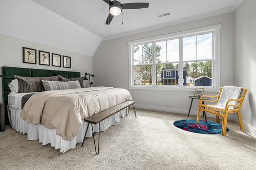 Blue and Red Skull Soft Round Rug, Fluffy Furry Circle Rug for Teens Kids Baby Girls Boys Room,Fuzzy Plush Circular Carpet Dorm,Bedroom,Nursery Room Home Decor in Grey Traditional Bedroom with King Bed