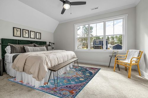 SAFAVIEH Crystal Collection Area Rug - 8' x 10', Teal & Rose, Medallion Distressed Design, Non-Shedding & Easy Care, Ideal for High Traffic Areas in Living Room, Bedroom (CRS501T) in Grey Traditional Bedroom with King Bed