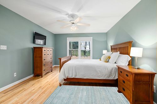 SAFAVIEH Marquee Collection Area Rug - 4' x 6', Turquoise & Grey, Handmade, Ideal for High Traffic Areas in Living Room, Bedroom, Dining (MRQ107K-4) in Teal and Orange Wood Bedroom