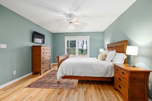 Loloi II Layla Collection LAY-14 Mocha/Blush, Traditional 5'-0" x 7'-6" Area Rug in Teal and Orange Wood Bedroom