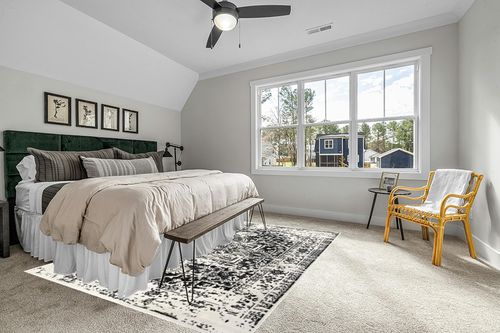 nuLOOM Jordana Vintage Distressed Medallion Area Rug, 8x10, Black and White in Grey Traditional Bedroom with King Bed