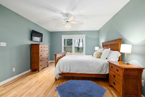 Ultra Soft Rug 4.6 ft in Teal and Orange Wood Bedroom