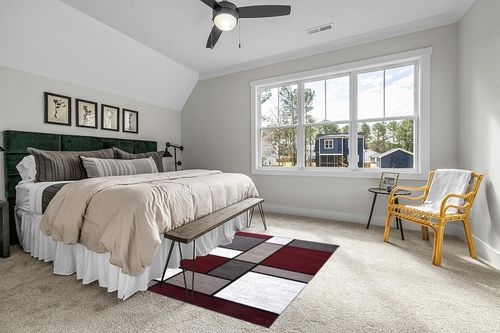 Rugshop Contemporary Modern Boxes Area Rug 5' 3" X 7' 3" Red in Grey Traditional Bedroom with King Bed