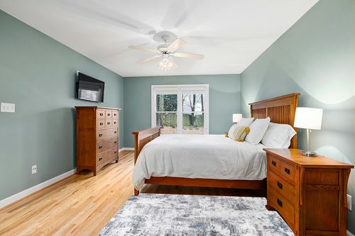 nuLOOM Dali Abstract Machine Washable Area Rug, 4x6, Grey in Teal and Orange Wood Bedroom