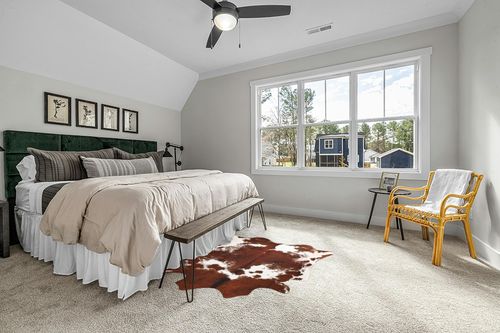 LYENDOS Cowhide Rug 5.2 x 6.2Feet,Cow Hide Rug Durable No-Slip Backing,Faux Cowhide Rug Thickened Elastic,for Bedroom Living Room Home Office Western Decor in Grey Traditional Bedroom with King Bed