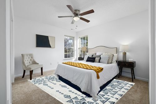 Rugs America Gallagher Collection GL50A Royal Nova Transitional Vintage Area Rug 8' x 10' in White and Yellow Modern Bedroom