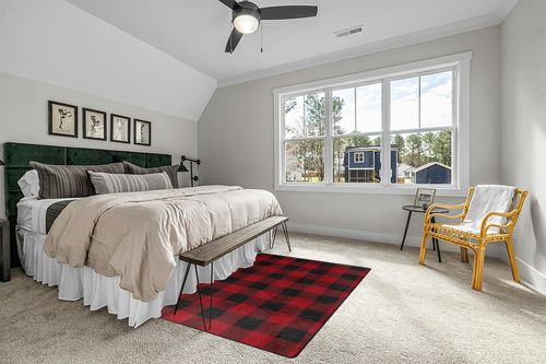 9CH Red Black Buffalo Plaid Rug 7' x 5', Christmas Area Rugs Non-Slip, Red Buffalo Check Rugs Carpet for Kitchen Living Room Bedroom in Grey Traditional Bedroom with King Bed