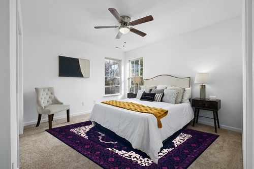 SAFAVIEH Bellagio Collection 8' x 10' Purple / Ivory BLG597A Handmade Medallion Premium Wool Area Rug in White and Yellow Modern Bedroom