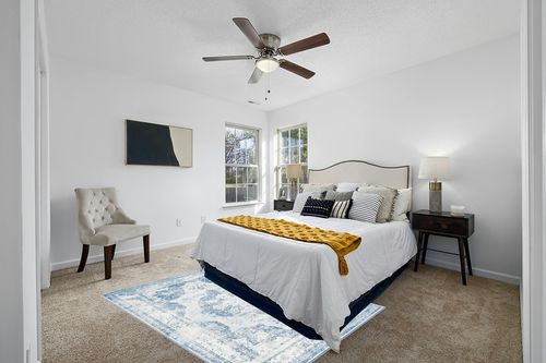 Pajata Blue and Cream Vintage 5X7 Area Rug Soft Fluffy Pile Carpet, Stain Resistant Faux Wool Soft Fuzzy Machine Washable Rug, Boho Chic Low-Pile Floral Carpet for Bedroom Kitchen Living Room in White and Yellow Modern Bedroom