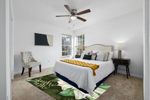 OComster Merry Christmas Rectangle Shape Large Area Rugs - 5 x 8 Feet White Xmas Poinsettia Pine Needle Green Retro - (Non-Woven + Rubber) Low File Floor Mat in White and Yellow Modern Bedroom