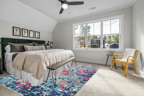 Unique Loom Jardin Collection Colorful, Vibrant, Abstract, Modern Area Rug, 9 x 12 ft, Blue/Pink in Grey Traditional Bedroom with King Bed