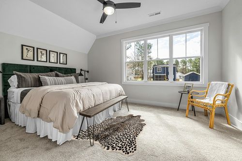 Huichenxing2021FURSTORE Faux Cheetah Area Rug Animals Printed Hide Mats Leopard Faux Hide Area Rug 5.2ft x 6.5ft/ 63 x 78.7inch / 160 x 200cm in Grey Traditional Bedroom with King Bed