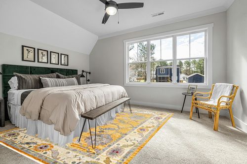 Rugs.com Paragon Collection Rug – 9' x 12' Yellow Medium-Pile Rug Perfect for Living Rooms, Large Dining Rooms, Open Floorplans in Grey Traditional Bedroom with King Bed