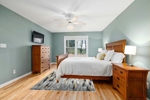 Abani Porto PRT140C Contemporary Grey and Yellow Abstract Area Rug 6' x 9' in Teal and Orange Wood Bedroom