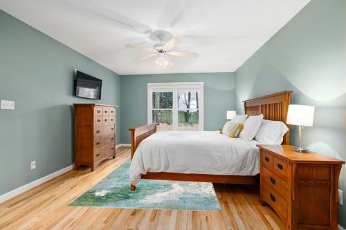 Safavieh Madison Collection Area Rug - 6' x 9', Light Blue & Green, Boho Abstract Design, Non-Shedding & Easy Care, Ideal for High Traffic Areas in Living Room, Bedroom (MAD440J) in Teal and Orange Wood Bedroom
