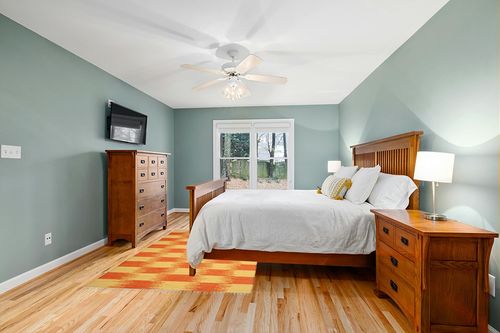 SAFAVIEH Montauk Collection Area Rug - 5' x 8', Yellow & Orange, Handmade Fringe Cotton, Ideal for High Traffic Areas in Living Room, Bedroom (MTK721C) in Teal and Orange Wood Bedroom