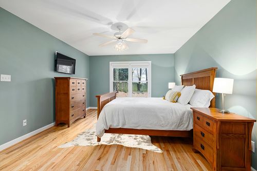 nuLOOM Marcia Machine Washable Faux Cowhide Area Rug, 5' 9" x 7' 7", Off White in Teal and Orange Wood Bedroom