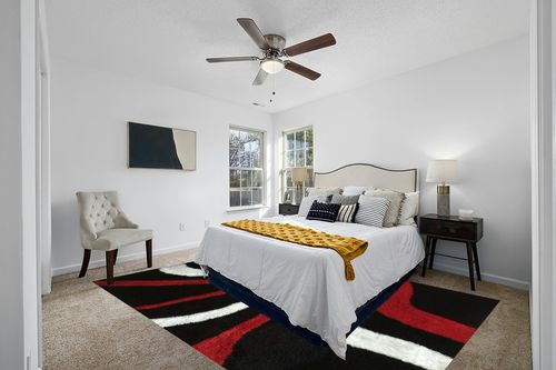 RINOLO "Aria Collection Soft Pile Hand Tufted Shag Area Rug (Black, Red, White, 8' x 11') in White and Yellow Modern Bedroom