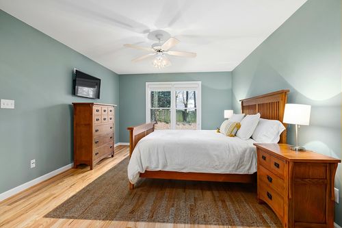 Rugs.com - Über Cozy Solid Shag Collection Rug – 9' x 12' Cloud Gray Shag Rug Perfect for Living Rooms, Large Dining Rooms, Open Floorplans in Teal and Orange Wood Bedroom