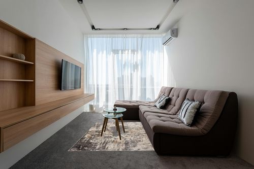 LUXE WEAVERS Euston Gray 5 x 7 Abstract Modern Area Rug in Grey Living Room with Brown Couch