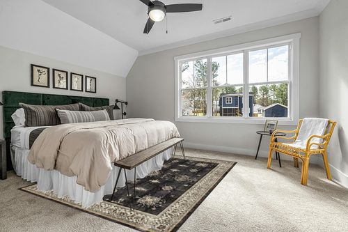 RUGGABLE – Verena Dark Wood – Machine Washable Area Rug – Pet & Child Friendly – Stain & Water Resistant – Non-Slip – 8'x10' in Grey Traditional Bedroom with King Bed