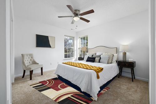 GLORY RUGS Area Rug Modern 5x7 Dark Red Soft Hand Carved Contemporary Floor Carpet with Premium Fluffy Texture for Indoor Living Dining Room and Bedroom Area. in White and Yellow Modern Bedroom