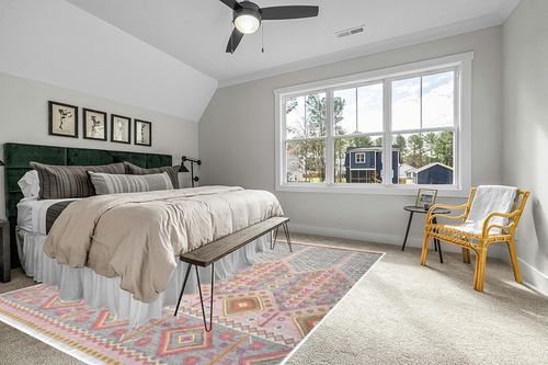 Handmade Modern Contemporary Pink Area Rug 9 x 12 in Grey Traditional Bedroom with King Bed