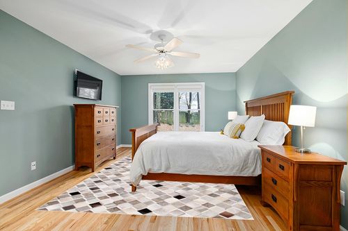 SAFAVIEH Studio Leather Collection 8' x 10' Ivory/Grey STL807A Handmade Mid-Century Modern Leather Area Rug in Teal and Orange Wood Bedroom