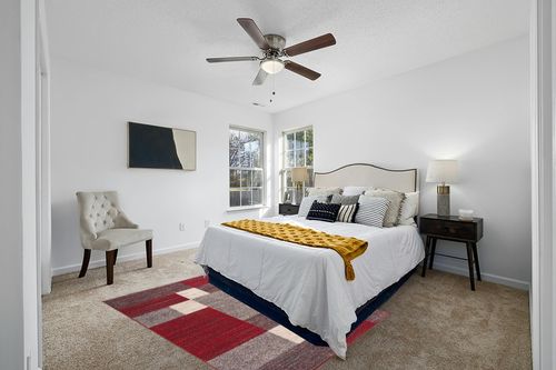 Modern Boxes Design Non-Slip (Non-Skid) Area Rug 5 X 7 (5' 3" X 7' 3") Red in White and Yellow Modern Bedroom