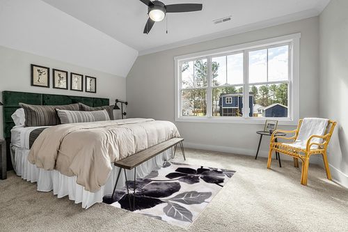 CAMILSON Solana Modern Floral 5x7 Area Rugs Non-Skid (Non-Slip) Rubber Backing Black and White Flowers Indoor Rug (5x7, Black White) in Grey Traditional Bedroom with King Bed