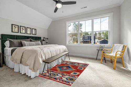 Well Woven Tulsa Lea Crimson Traditional Southwestern Tribal 5'3" x 7'3" Area Rug in Grey Traditional Bedroom with King Bed