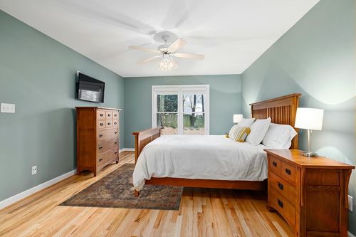 Loloi II Loren Collection LQ-02, Plum/Multi 5'-0" x 7'-6", Area Rug, Soft, Durable, Vintage, Distressed, Low Profile, Non-Shedding, Easy Clean, Living Room Rug in Teal and Orange Wood Bedroom