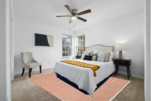 SAFAVIEH Boston Collection 8' x 10' Orange BOS680C Handmade Flatweave Cotton Area Rug in White and Yellow Modern Bedroom