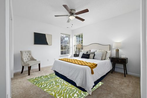 Antep Rugs Floral 5x7 Abstract Indoor Area Rug Siesta (Green White, 5'3" x 7') in White and Yellow Modern Bedroom