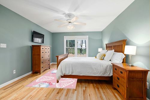 Pink Christmas Area Rug 5 x 8, Washable Bedroom Rug Non-Slip Kitchen Rugs Non Shedding Floor Cover Mat Runner Rug for Living Room Dining Room Outdoor Carpet Snowflake Xmas Tree Santa Claus in Teal and Orange Wood Bedroom