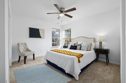 Rustic Tales Opulent Wool Area Rug, 4' x 6' Flat Woven Rug, Soft Texture, Handmade, Indoor Rug for Bedroom, Living Room, Dining Room, Kitchen, Hallway - Crafted in India (Lt Blue) in White and Yellow Modern Bedroom