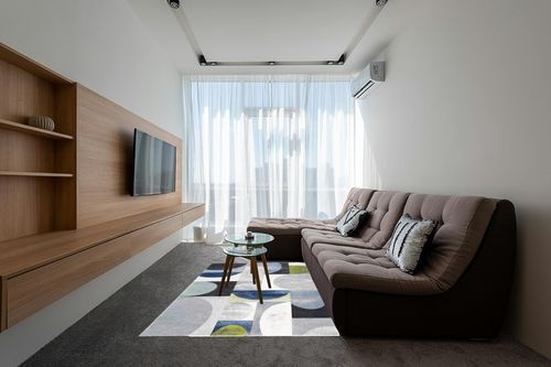 SAFAVIEH Hollywood Collection Area Rug - 5'3" x 7'6", Grey & Blue, Mid-Century Modern Design, Non-Shedding & Easy Care, Ideal for High Traffic Areas in Living Room, Bedroom (HLW798F) in Grey Living Room with Brown Couch