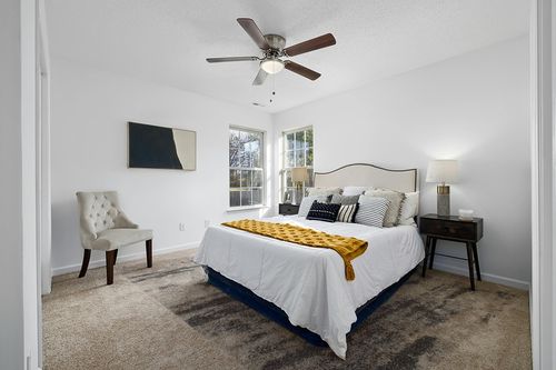 SAFAVIEH Fontana Shag Collection Area Rug - 9' x 12', Grey & Ivory, Modern Design, Non-Shedding & Easy Care, 2-inch Thick Ideal for High Traffic Areas in Living Room, Bedroom (FNT853G) in White and Yellow Modern Bedroom