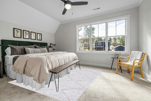 Safavieh Vintage Leather Collection Area Rug - 8' x 10', Light Grey & Natural, Handmade Modern Rustic Boho, Ideal for High Traffic Areas in Living Room, Bedroom (VTL803F) in Grey Traditional Bedroom with King Bed